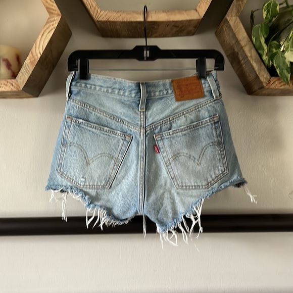 Levi’s 501 Jean Short - Picture 7 of 11